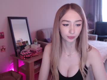 Naked cam girl gudeeetama image #251593
