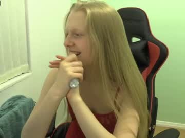 Naked cam girl little_miss_fire image #1750751