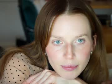 Naked cam girl ellaa91 image #3126292