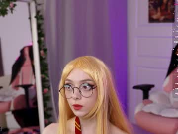 Naked cam girl holliwould_ image #3730486