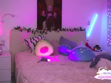 Naked cam girl holliwould_ image #2719860
