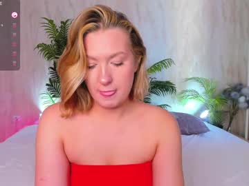 hollyylee naked cam