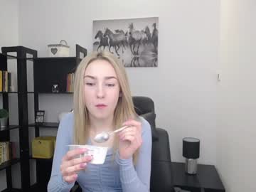 Naked cam girl little_e_mily image #1239599