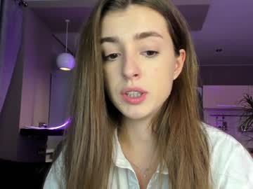 Naked cam girl coy_amina_ image #2954483