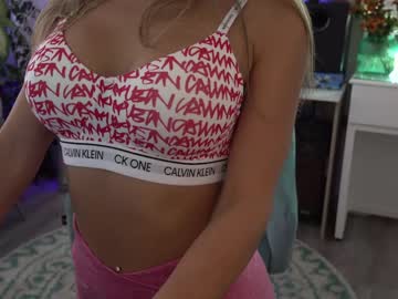 Naked cam girl beyllove_d image #3728566
