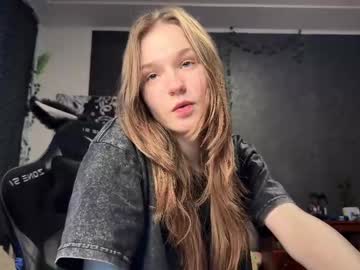 nloraaa naked cam