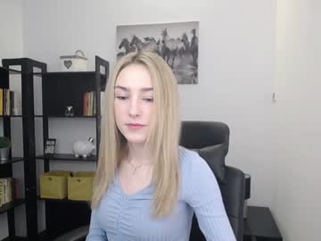 Naked cam girl little_e_mily image #1239708
