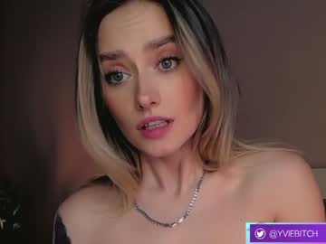 Naked cam girl _yvie_ image #3620315