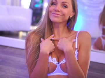 Naked cam girl eva_fashionista image #3260325
