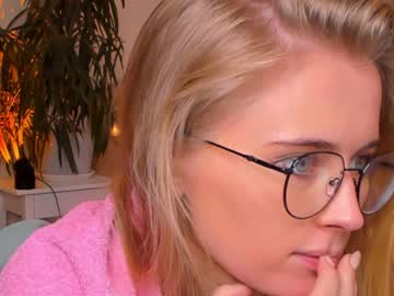 Naked cam girl linellali image #2638917
