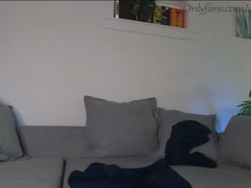 Naked cam couple ari_lovexo image #2570000
