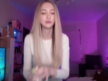 Naked cam girl gudeeetama image #299053