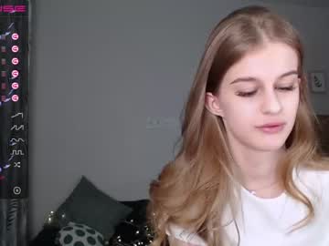 Naked cam girl mila_cuteee image #1317383