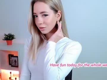 Naked cam girl emmi_rosee image #592344