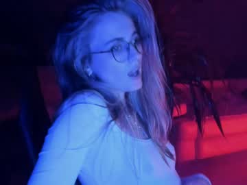 Naked cam girl linellali image #2913632