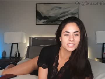 Naked cam couple ari_lovexo image #2397865