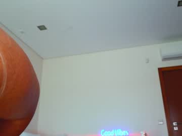 Naked cam girl angel_danm_milf image #1742106