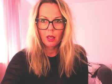 Naked cam girl esmimilf image #4018820