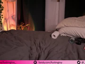 Naked cam girl fuckingtoy_ image #2732369