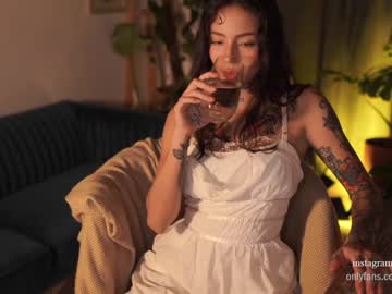 Naked cam girl effyloweell image #3602312