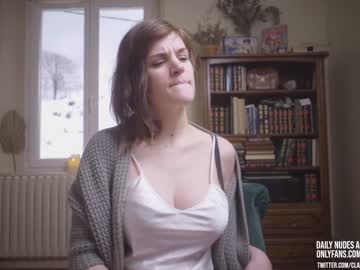 Naked cam girl claire_moulin image #1014528