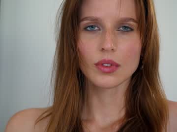 Naked cam girl ellaa91 image #2031412