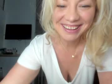 Naked cam girl kiradivine image #3258003