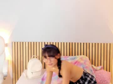 Naked cam girl little_effy18 image #3802141