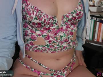 Naked cam girl maeveminx image #3724068
