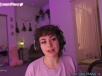 Naked cam girl evelynpiers image #2629434