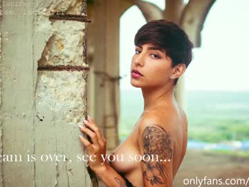 Naked cam girl lucia_ferri image #2393205