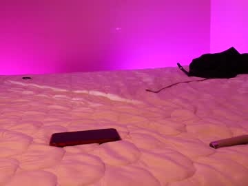 queenblondiee1 naked cam