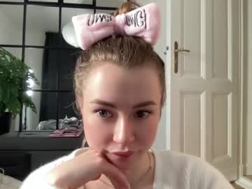 Naked cam girl strawberryjamx image #2957161