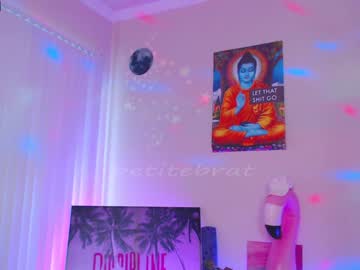 Naked cam girl petitebrat image #1212102