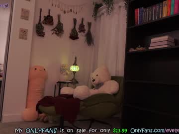 Naked cam girl evelynpiers image #3538566