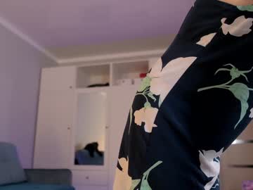 Naked cam girl _blackbee_ image #1945436