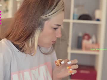 Naked cam girl mia_milagros image #2126084