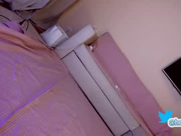 Naked cam girl hollyextra image #2897315