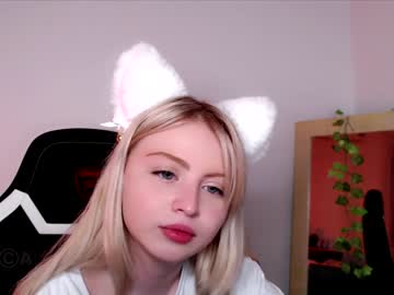 Naked cam girl shy_blondiee image #3702243