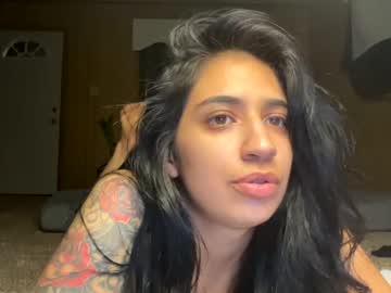 zoiimaybae22 naked cam