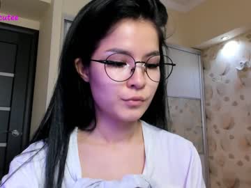 Naked cam girl akino_17 image #1217733
