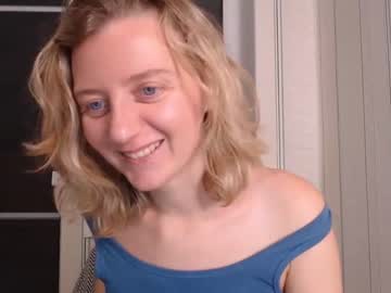 Naked cam girl elly_helly image #2390817