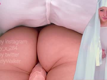 Naked cam girl queenafina image #1714379