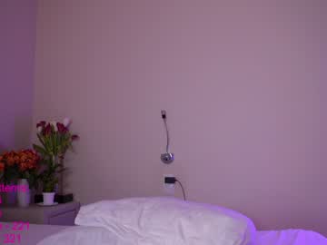 Naked cam girl lindamei image #1305692