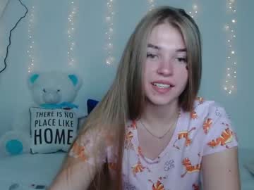 Naked cam girl little__cherrry image #2492131