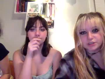 Naked cam girl wallabyxxx image #3202604