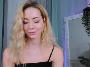 Naked cam girl emmi_rosee image #1245285