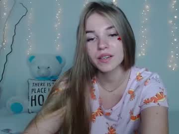 Naked cam girl little__cherrry image #2491397