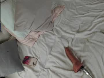 Naked cam girl lil_angell_ image #2082148