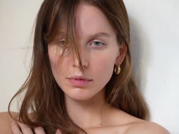 Naked cam girl ellaa91 image #2597013